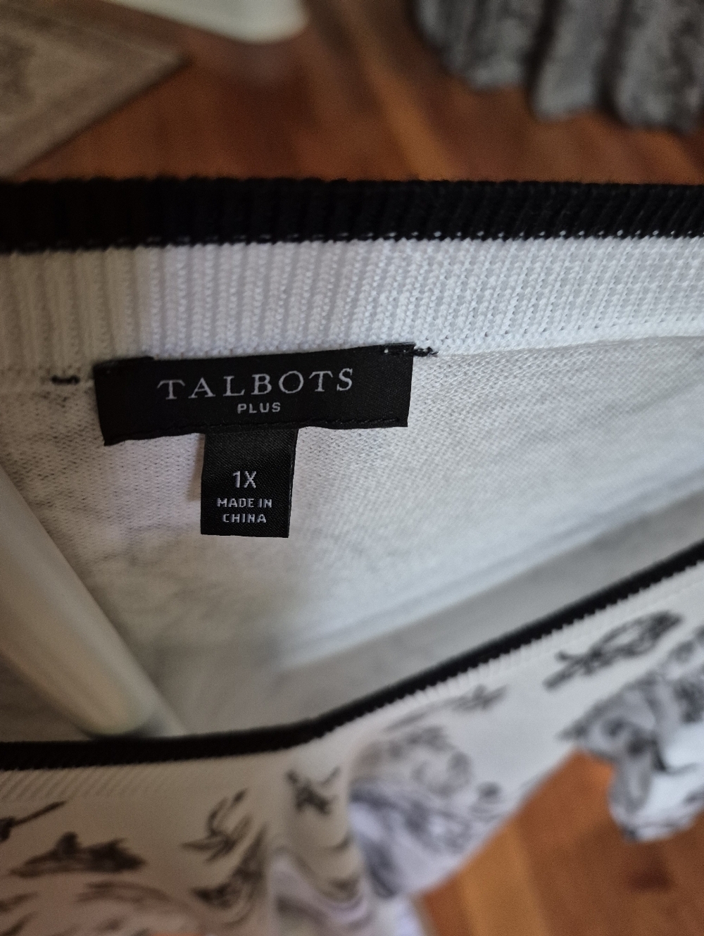 Talbots White Short-Sleeve V-Neck Top with Black Botanical Sketch Print - Picture 2 of 9